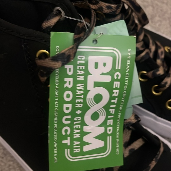 DC Animal print High top sneakers size 6.5 - Picture 2 of 8